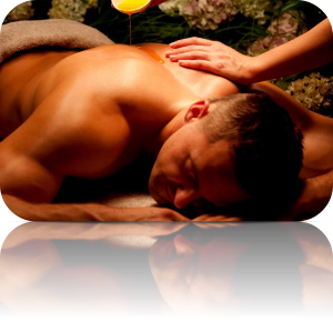 Homem recebendo massagem relaxante